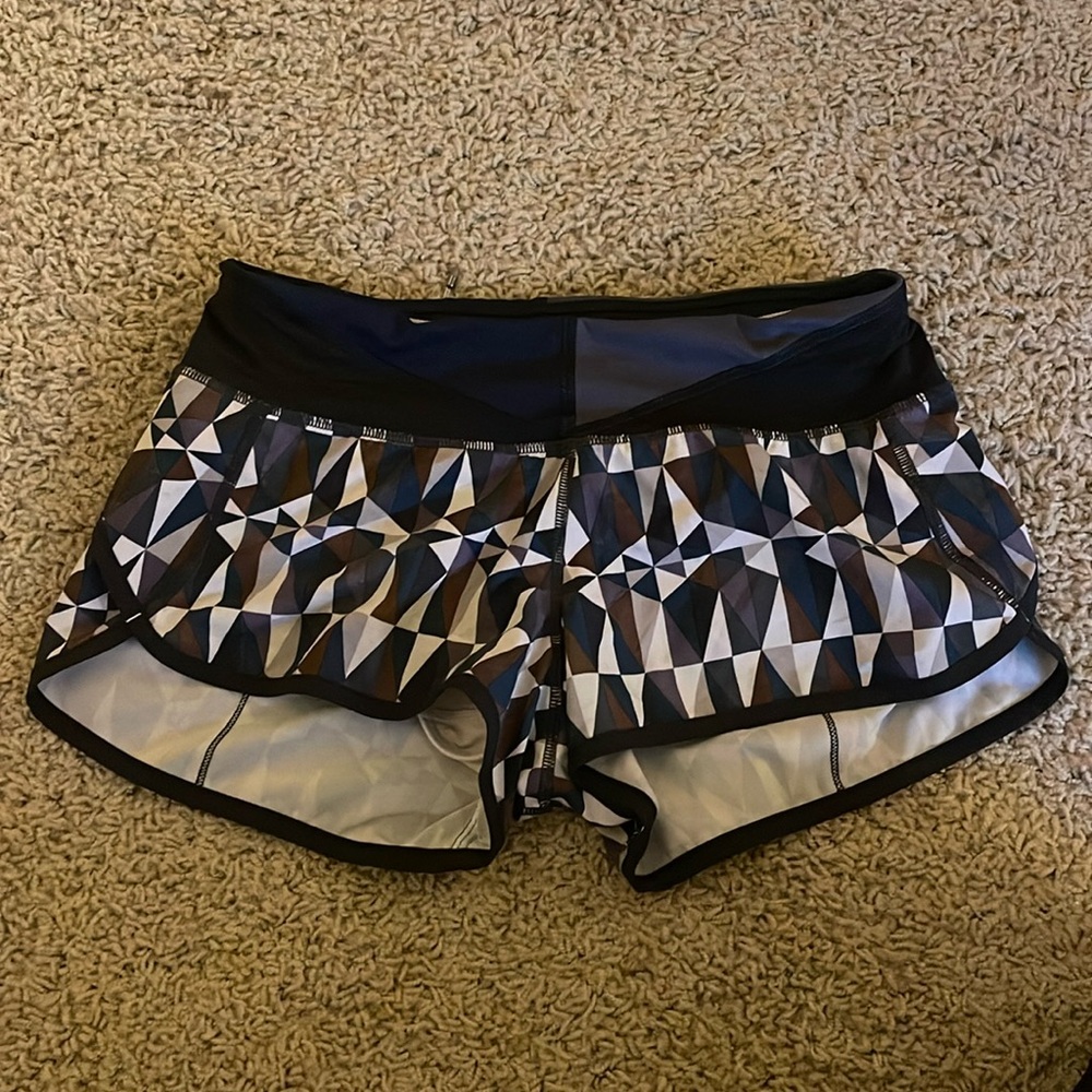 Lululemon speed up shorts size 4 2.5 inch